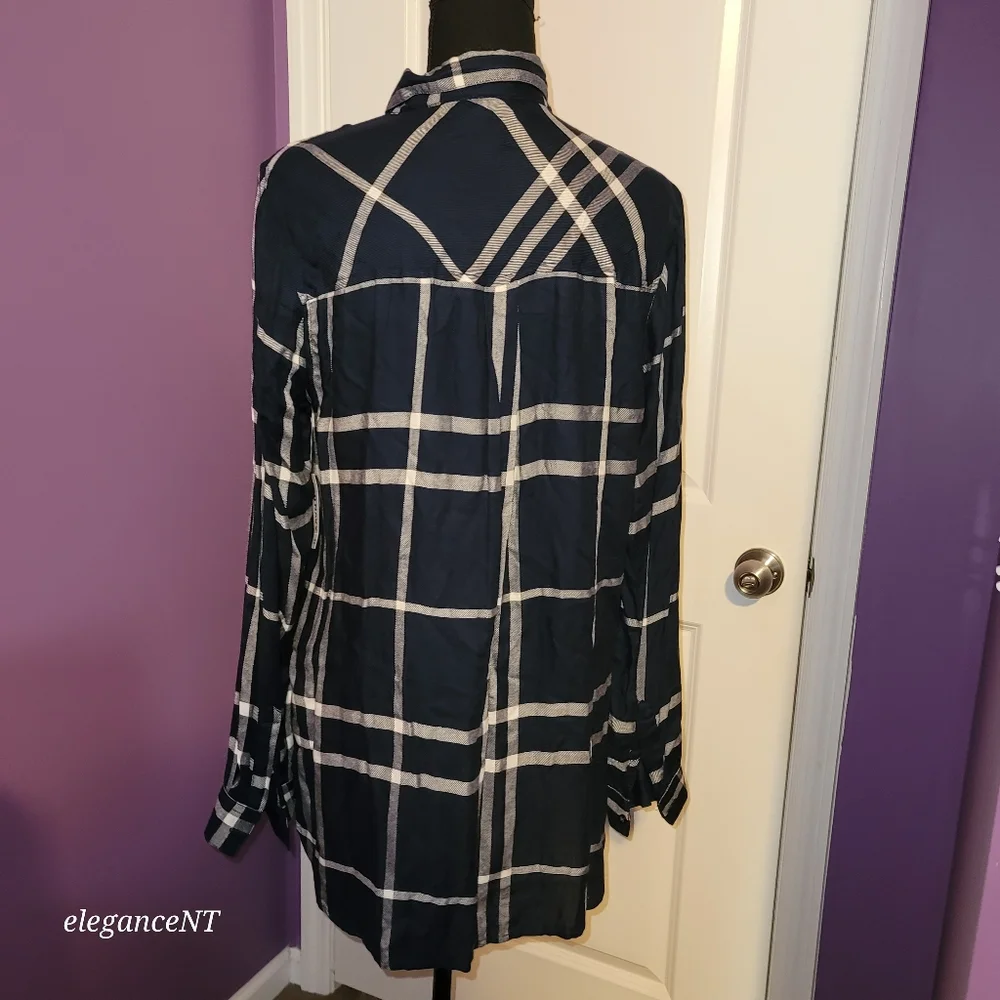 Old Navy Plaid Blue/White Classic Shirt with Front Pocket Sz: L NWT - Picture 5 of 7